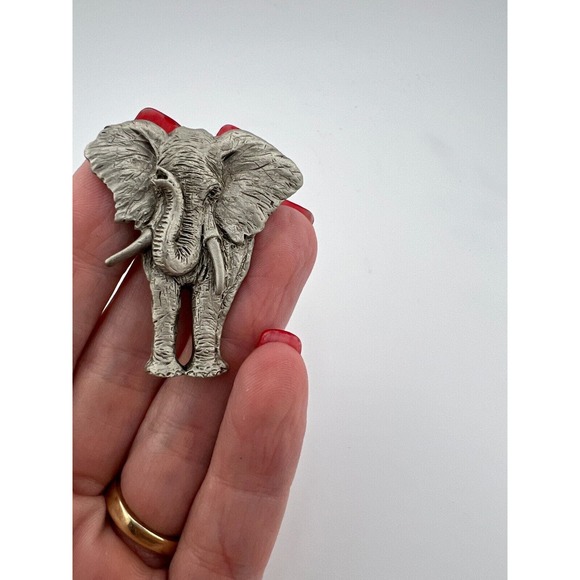 Vintage Jewelry Fort Elephant Trunk Up‎ Animal Pewter Pin Brooch Collectible - Picture 3 of 5